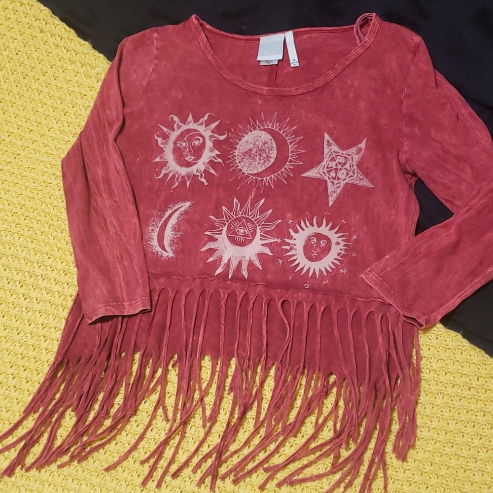 Maroon acid wash moon & star cropped Boho tee